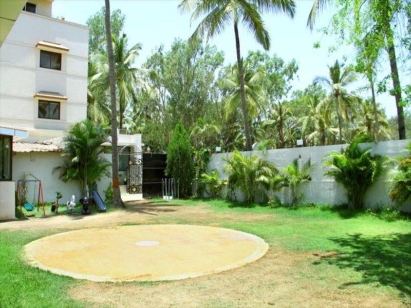 Hotel Sai Regency Daman Kültér fotó