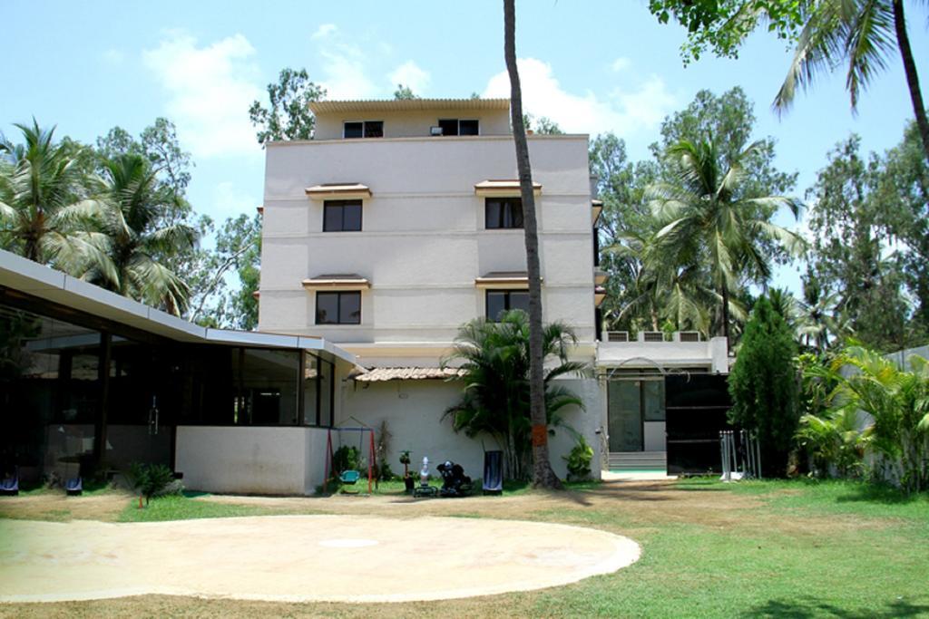 Hotel Sai Regency Daman Kültér fotó