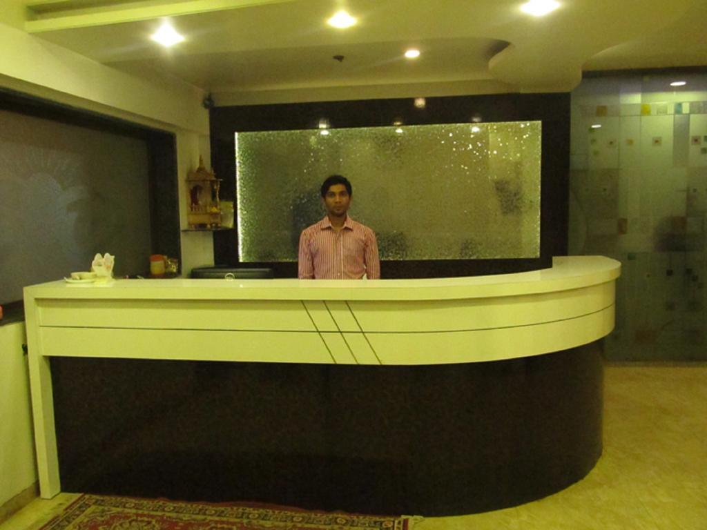 Hotel Sai Regency Daman Kültér fotó