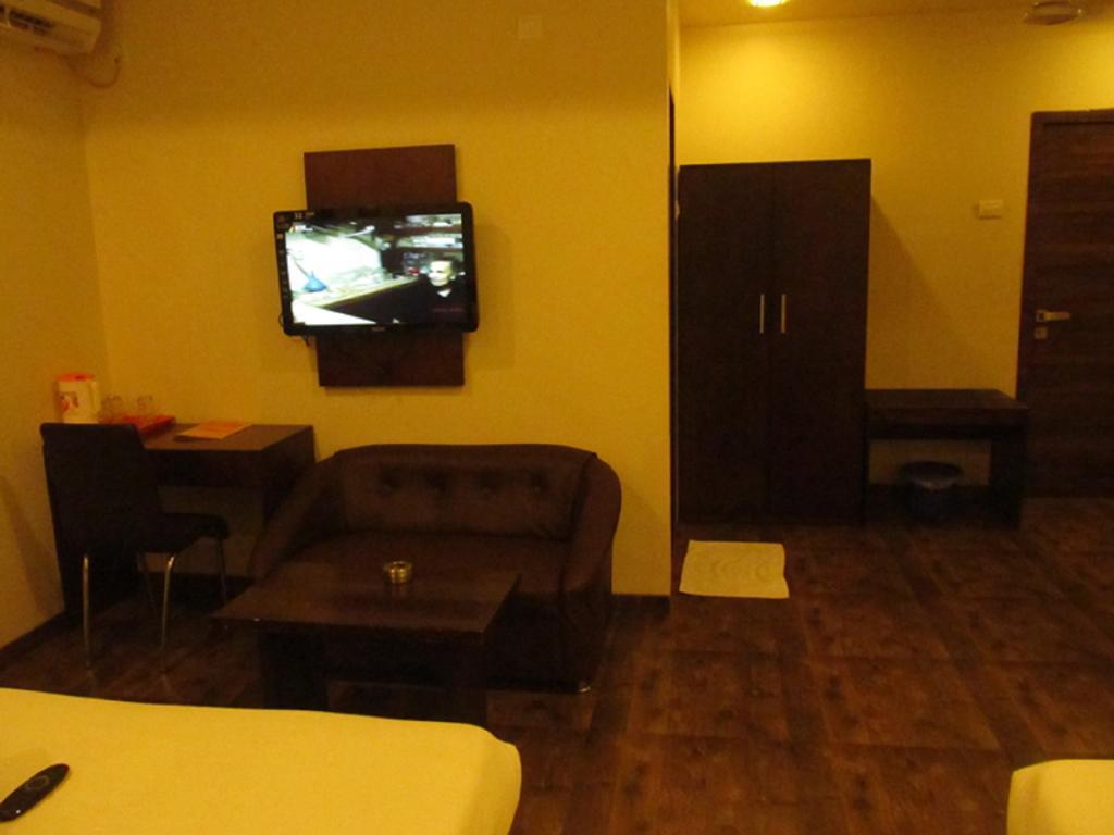 Hotel Sai Regency Daman Szoba fotó