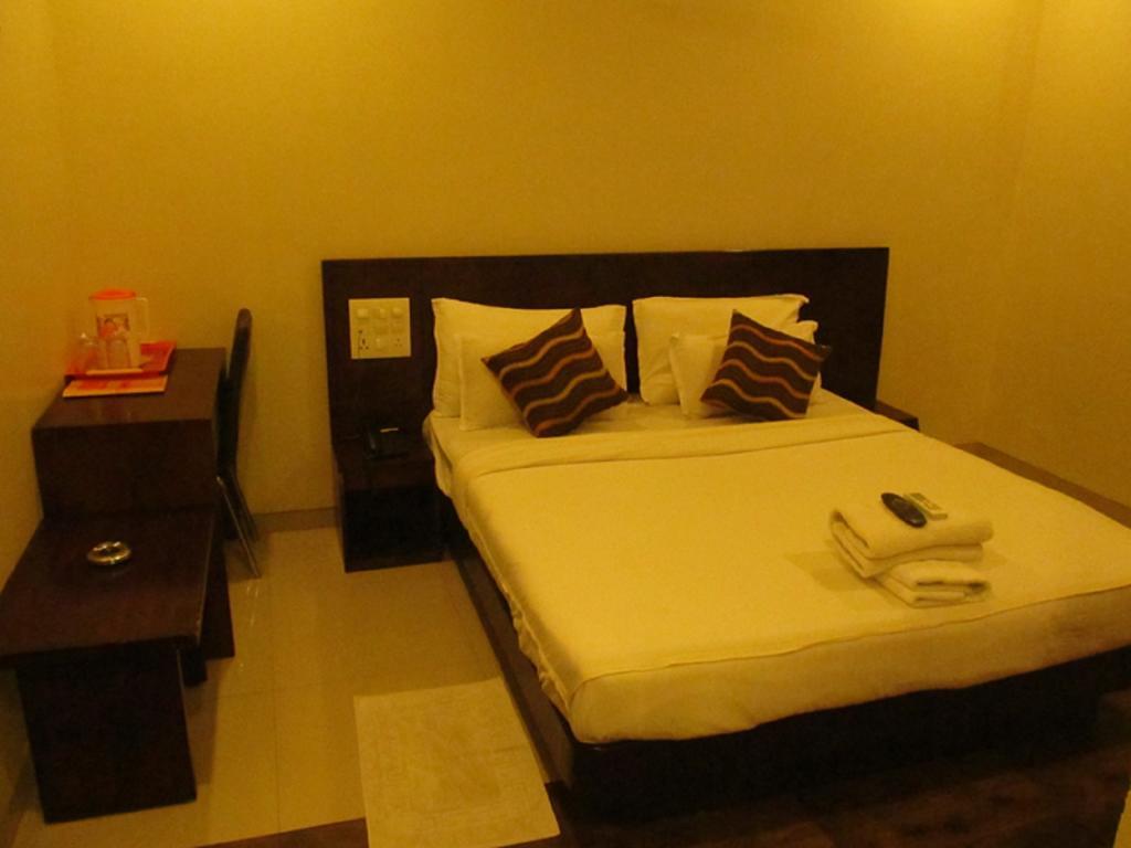 Hotel Sai Regency Daman Kültér fotó
