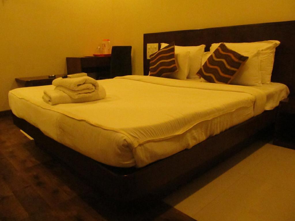 Hotel Sai Regency Daman Szoba fotó