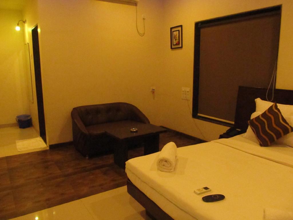 Hotel Sai Regency Daman Kültér fotó