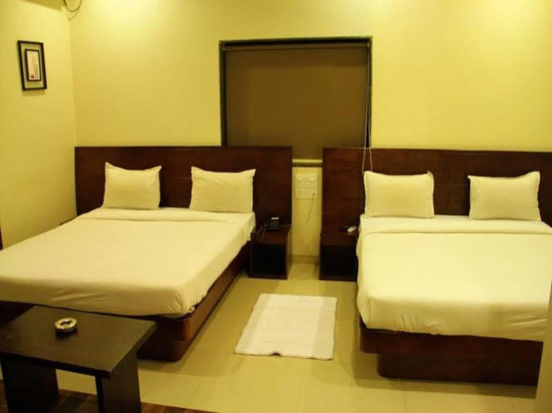 Hotel Sai Regency Daman Kültér fotó