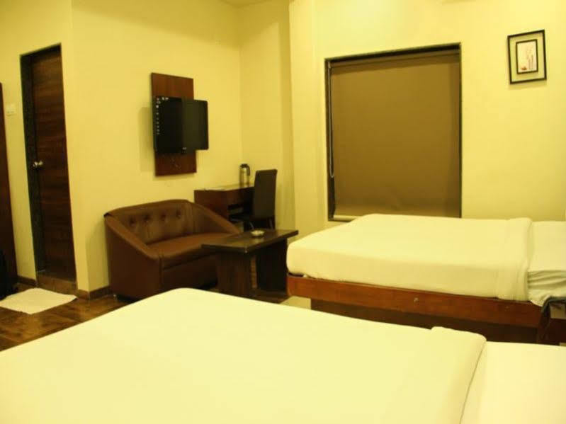 Hotel Sai Regency Daman Kültér fotó
